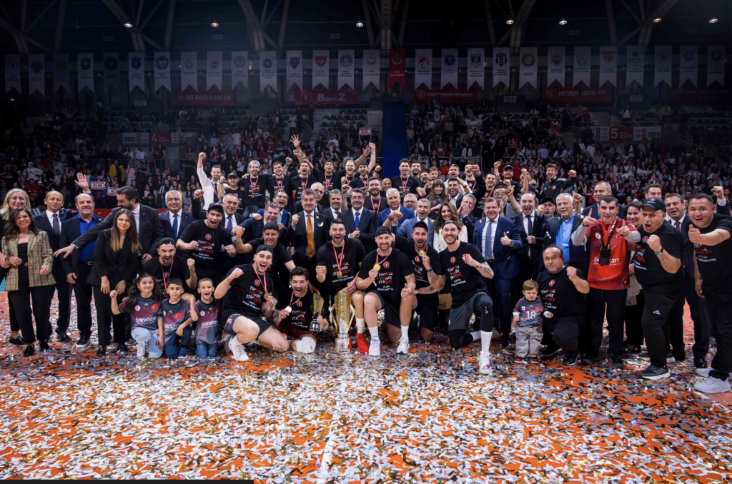 Ziraat Bankkart’ın tarihi sezonu: Efeler Ligi’nde de şampiyon