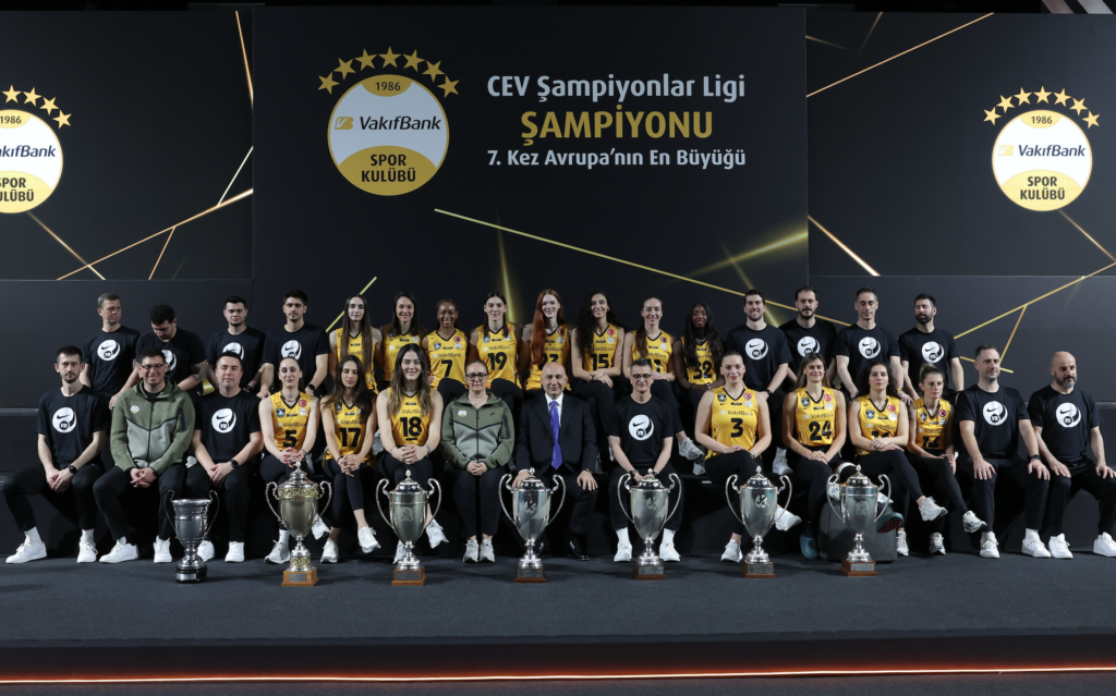Şampiyon VakıfBank basınla buluştu